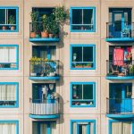 Descubre cómo el aval ICO del 20% puede facilitar la compra de tu vivienda, sus requisitos y los mitos más comunes en torno a él, además de las ventajas adicionales disponibles en Andalucía